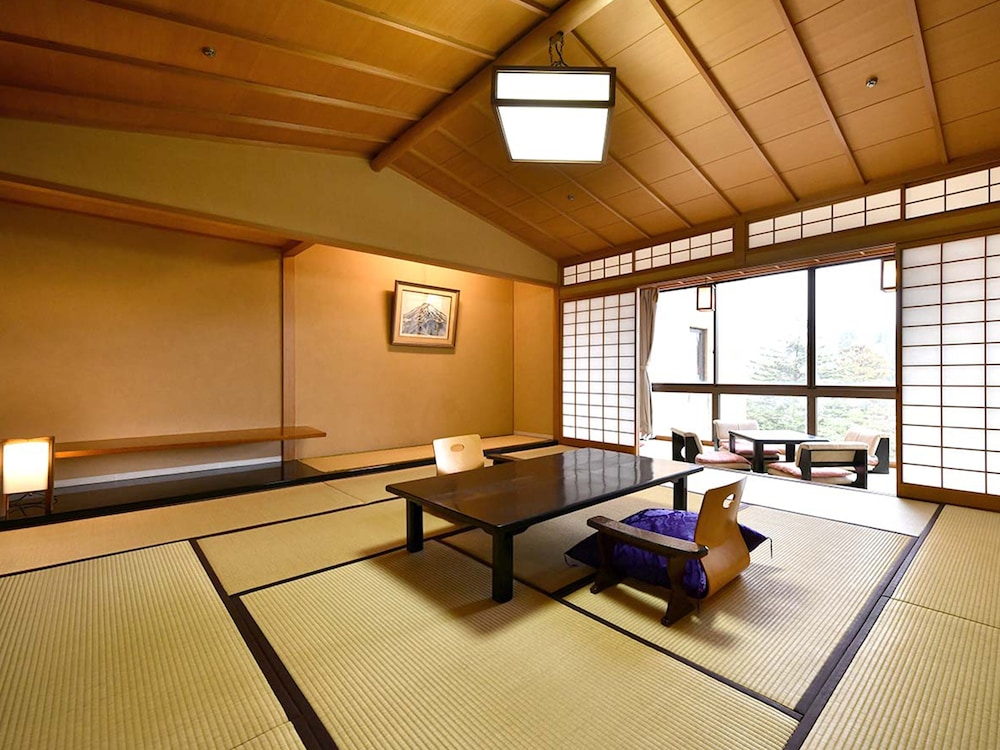 <食事処>特別棟【秋の館】眺望お勧め和室・10帖以上 禁煙 | 粟津温泉 法師
