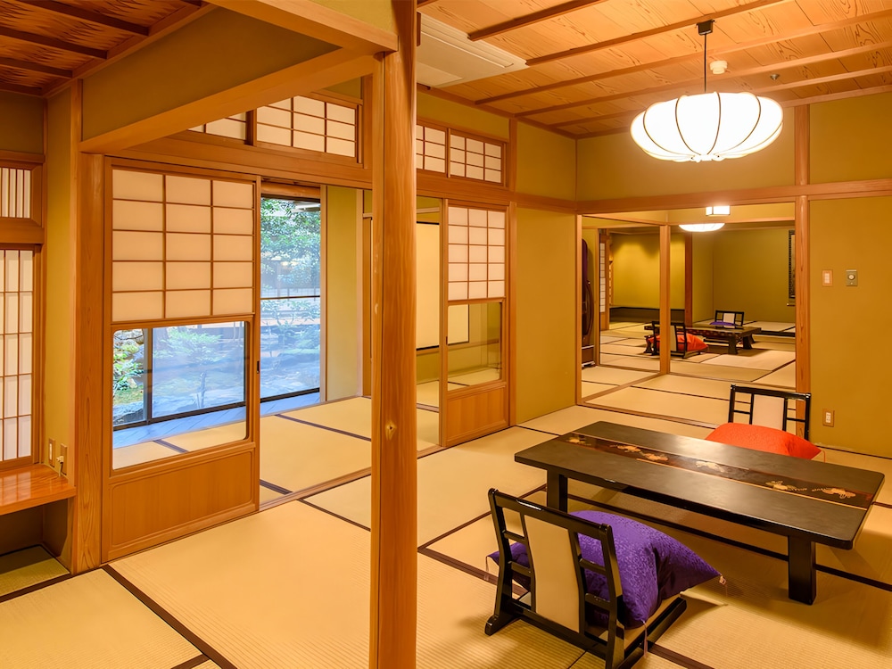 源泉かけ流し半露天風呂付【秋の館・特別室／蓬莱の間】禁煙 客室1 | 粟津温泉 法師