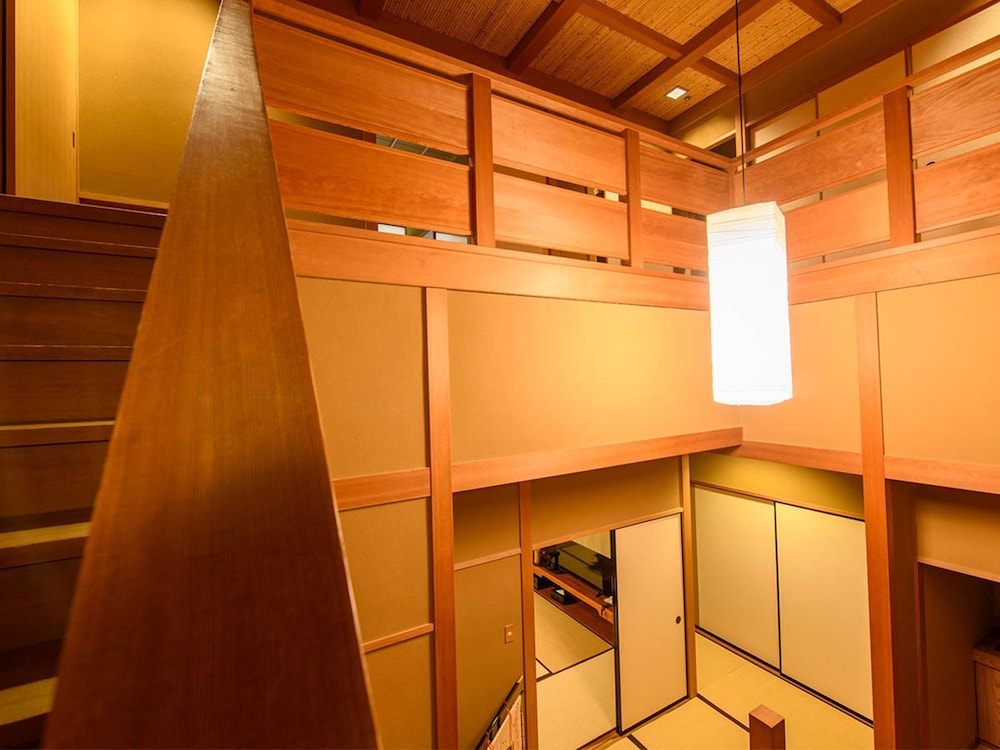 源泉かけ流し露天風呂【秋の館・モダンメゾネット／重陽の間】禁煙 客室2 | 粟津温泉 法師