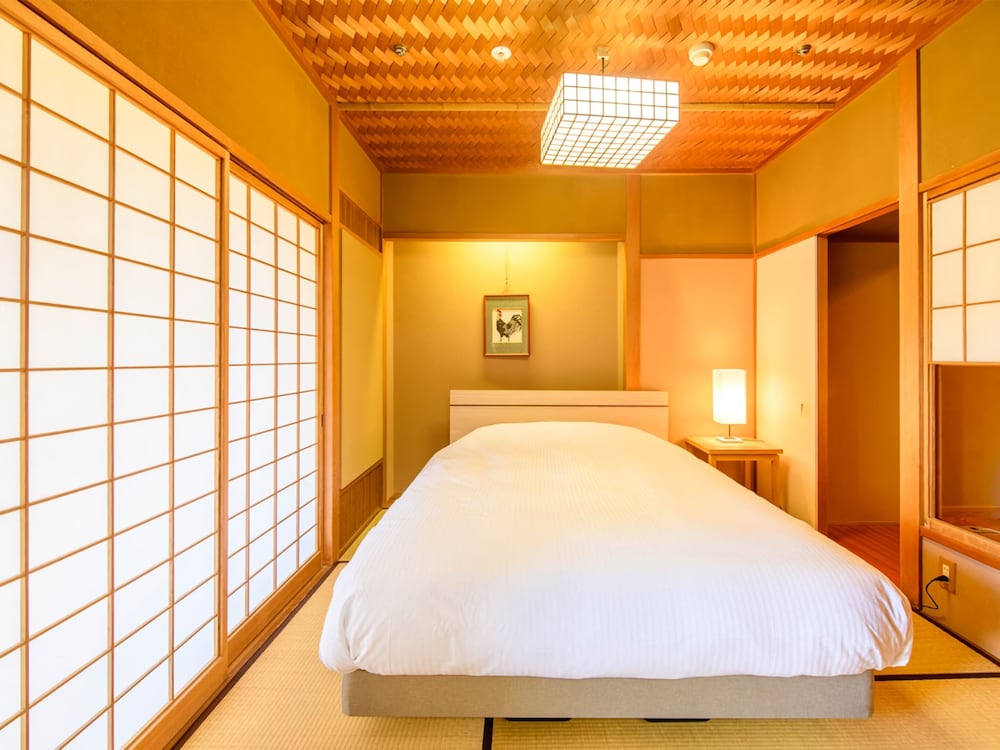 特別棟 [秋の館.和洋室]10帖の和室+クイーンサイズベッド 禁煙 客室3 | 粟津温泉 法師