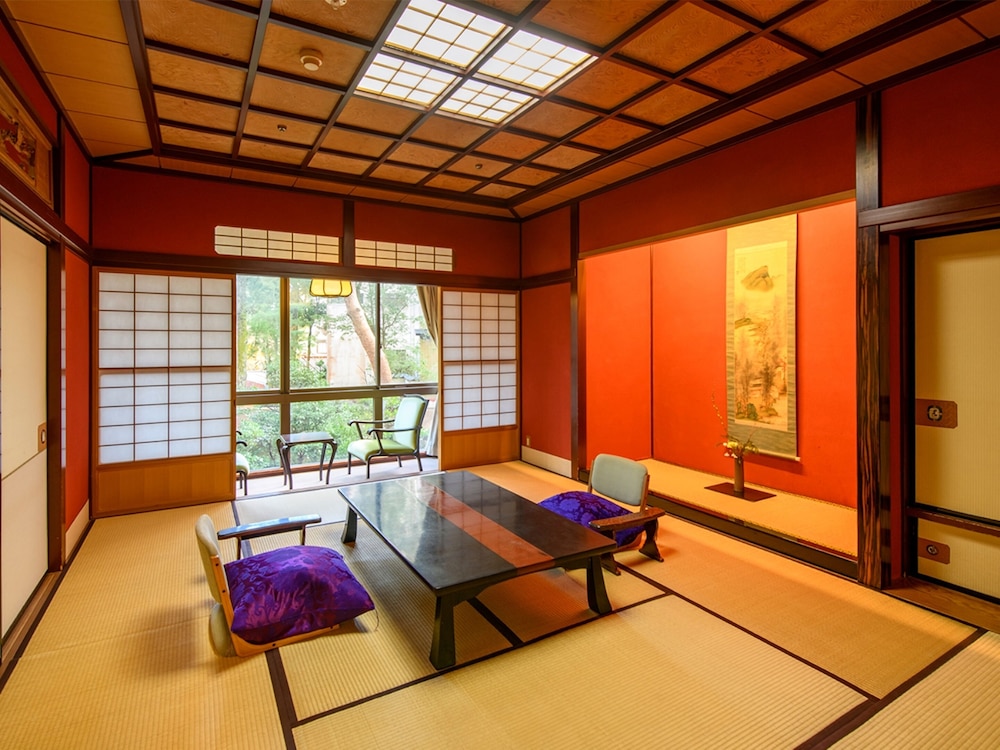 [秋の館・朱壁の和洋準特別室/秋園の間]10帖+ツイン 禁煙 客室2 | 粟津温泉 法師