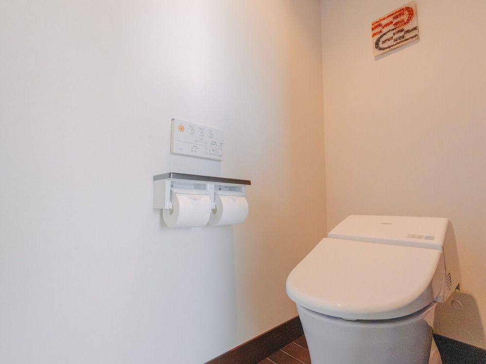 温泉露天風呂付/デラックス和洋室/エアポートビュー 客室8 | 琉球温泉瀬長島ホテル