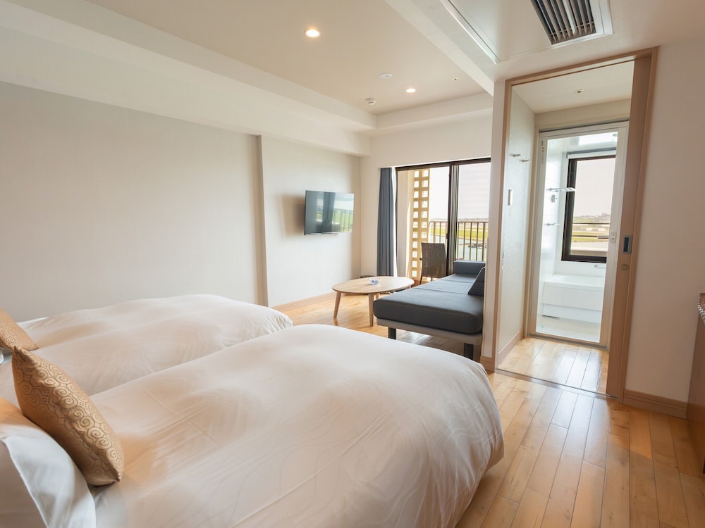 スタンダードツイン/エアポートビュー 客室19 | 琉球温泉瀬長島ホテル