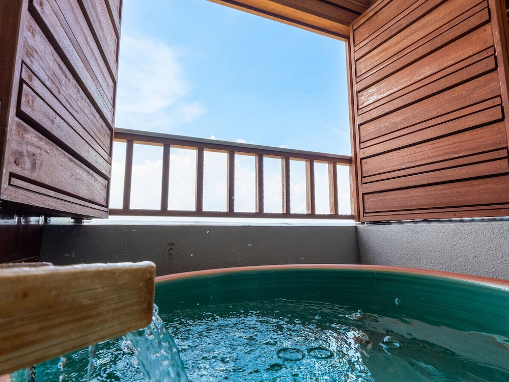 クラブフロア按司/温泉露天風呂/ツイン/オーシャンビュー 客室19 | 琉球温泉瀬長島ホテル