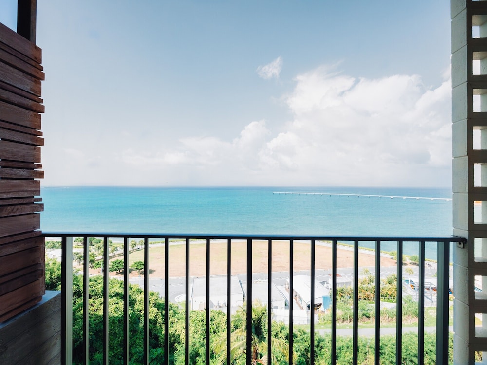 温泉露天風呂付/和洋室/オーシャンビュー 客室12 | 琉球温泉瀬長島ホテル