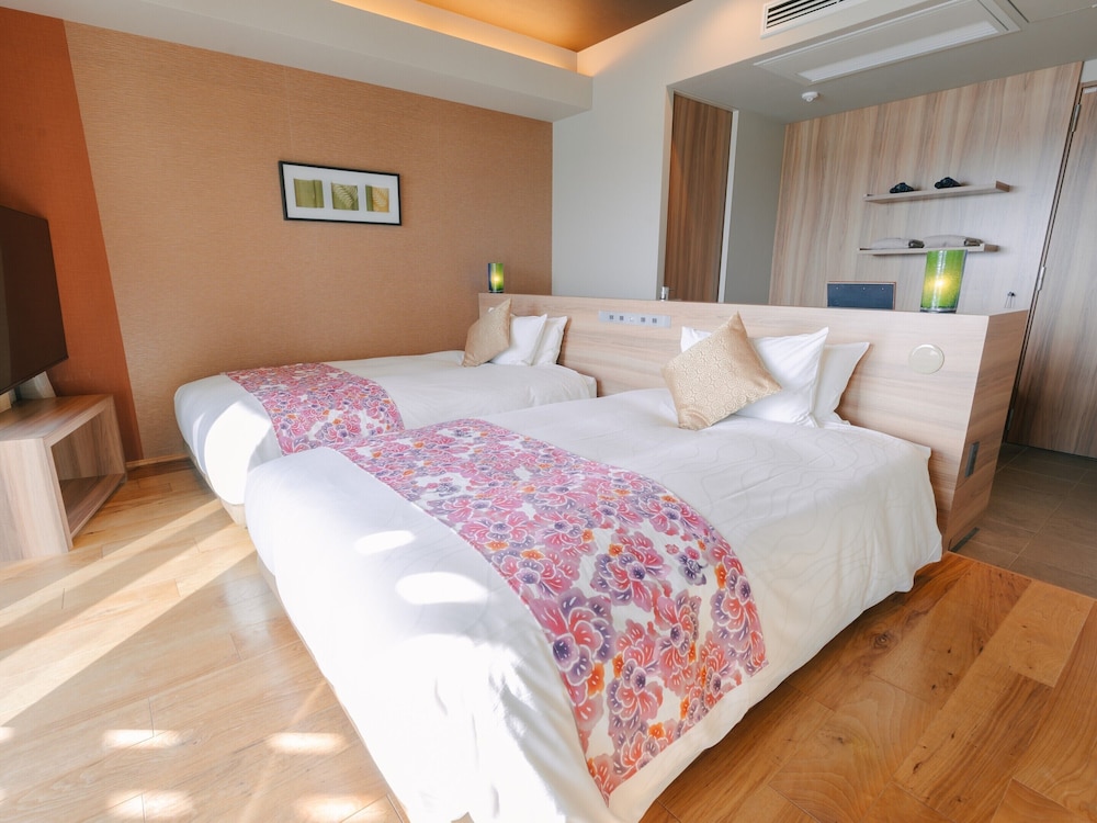 クラブフロア按司/ツイン/エアポートビュー 客室1 | 琉球温泉瀬長島ホテル