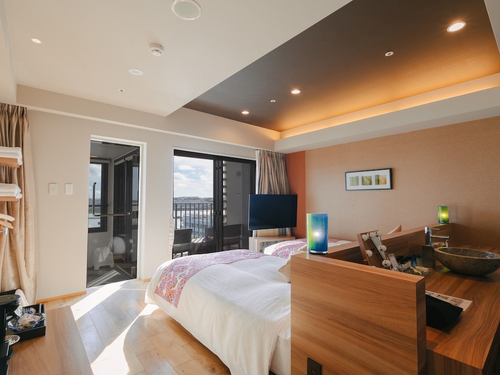 クラブフロア按司/ツイン/エアポートビュー 客室2 | 琉球温泉瀬長島ホテル