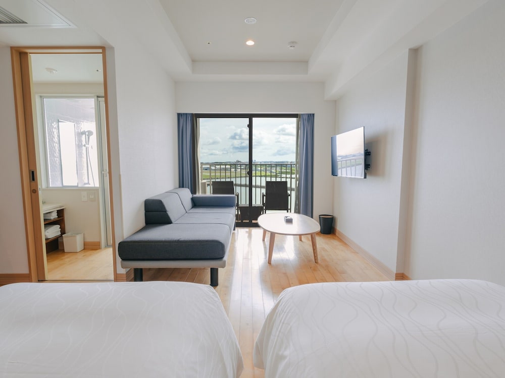 スタンダードツイン/エアポートビュー 客室18 | 琉球温泉瀬長島ホテル