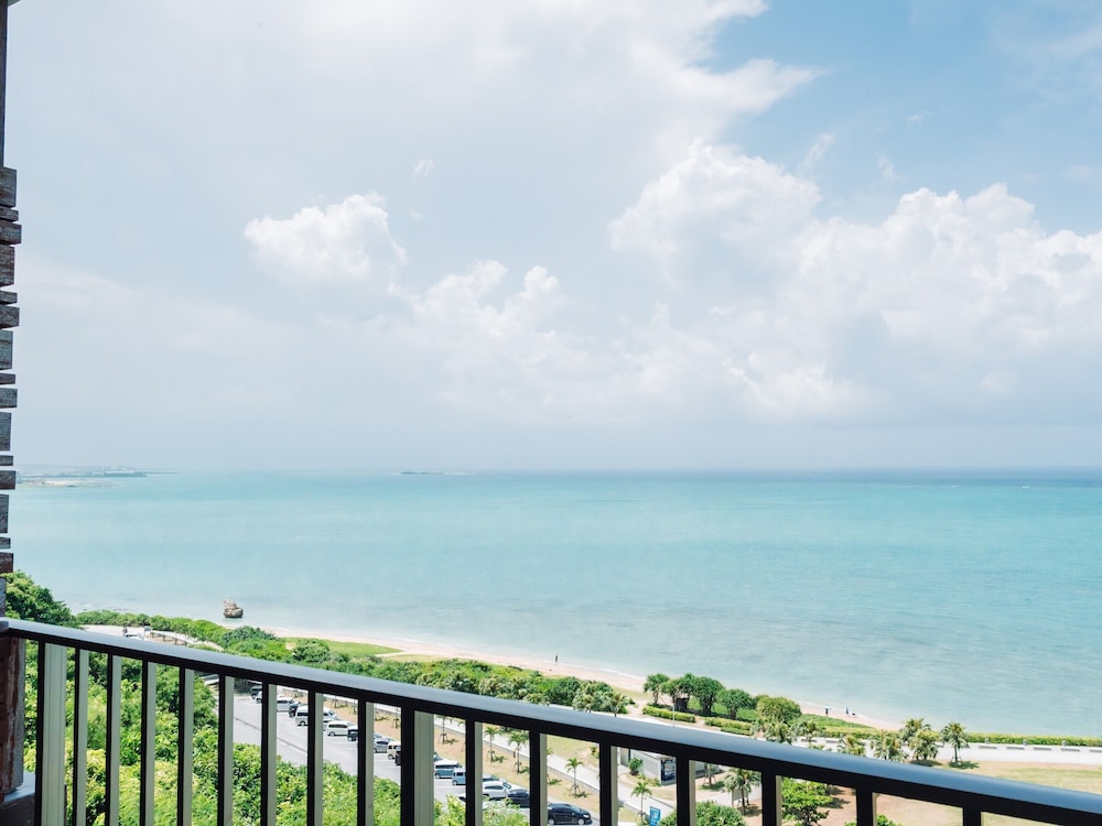 クラブフロア按司/温泉露天風呂/ツイン/オーシャンビュー 客室2 | 琉球温泉瀬長島ホテル