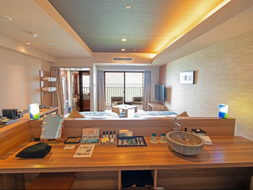 クラブフロア按司/温泉露天風呂/ツイン/オーシャンビュー 客室6 | 琉球温泉瀬長島ホテル