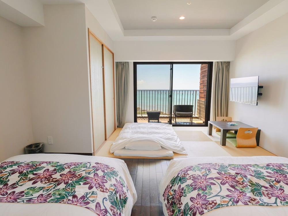 温泉露天風呂付/デラックス和洋室/オーシャンビュー 客室13 | 琉球温泉瀬長島ホテル