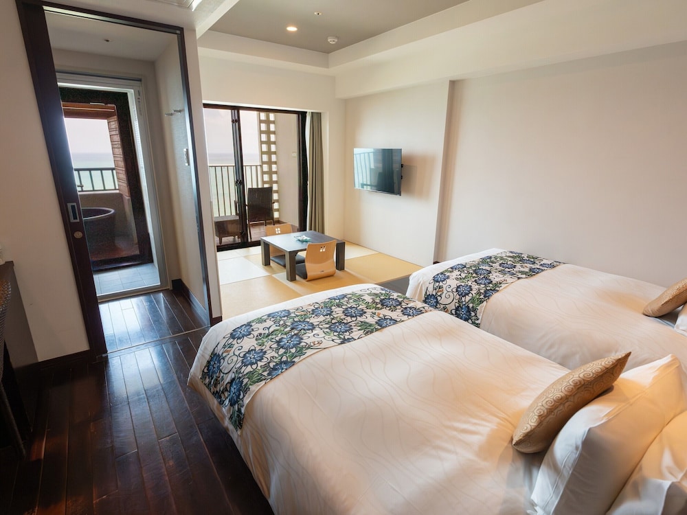 温泉露天風呂付/和洋室/オーシャンビュー 客室11 | 琉球温泉瀬長島ホテル