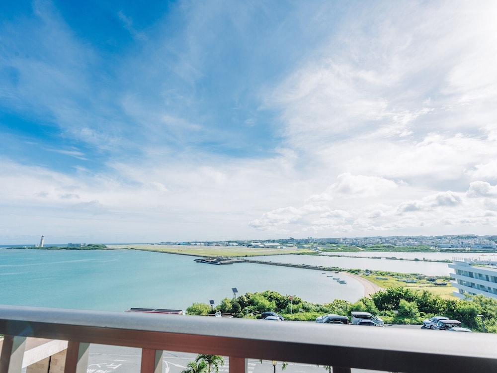 スタンダードツイン/エアポートビュー 客室20 | 琉球温泉瀬長島ホテル