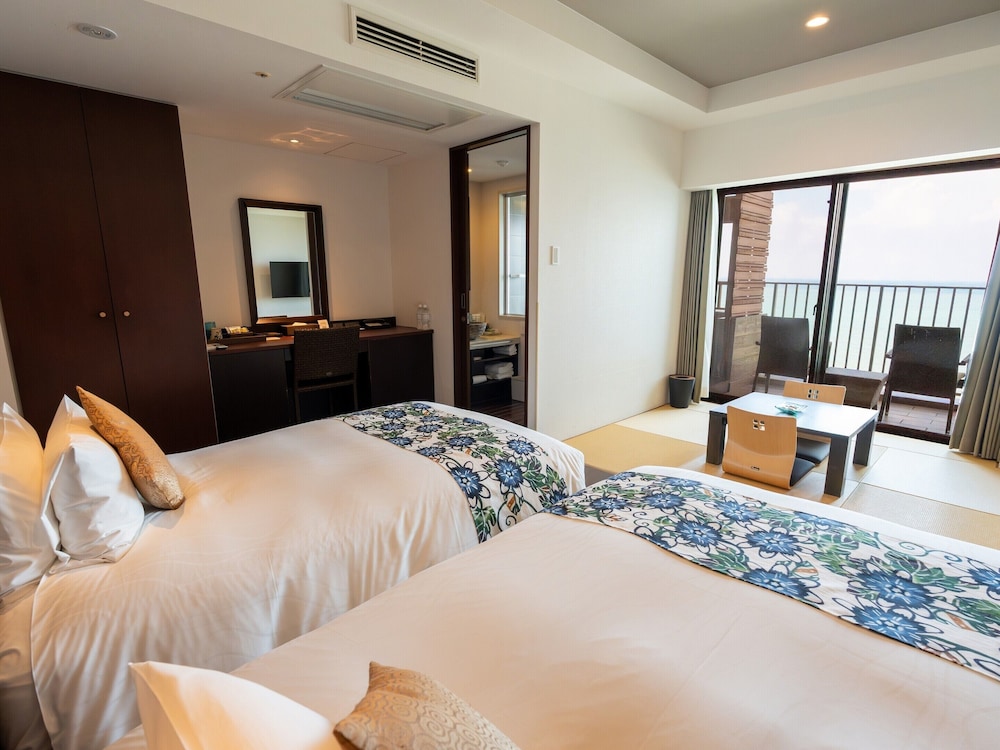 温泉露天風呂付/和洋室/オーシャンビュー 客室1 | 琉球温泉瀬長島ホテル