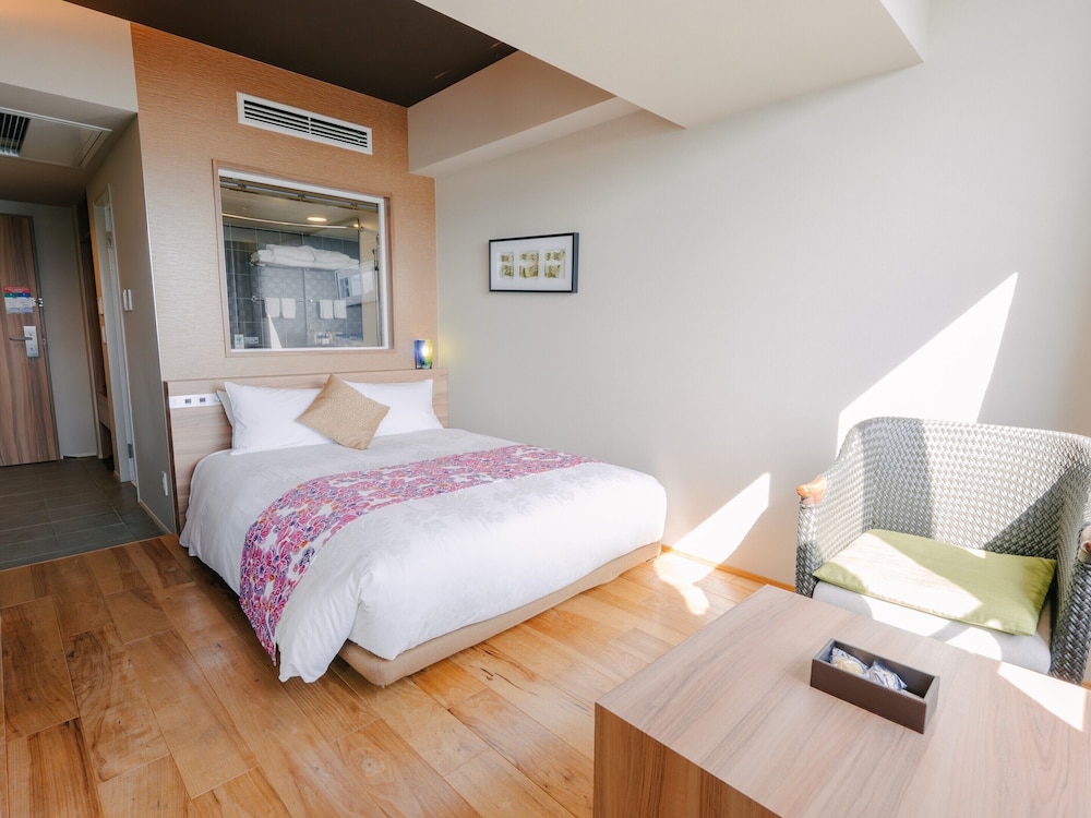 クラブフロア按司/ダブル 客室1 | 琉球温泉瀬長島ホテル