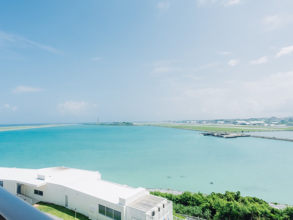 スタンダードツイン/エアポートビュー 客室11 | 琉球温泉瀬長島ホテル