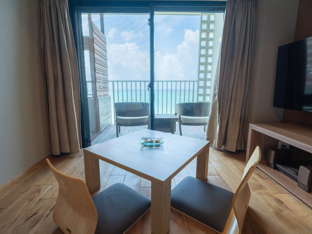 クラブフロア按司/温泉露天風呂/ツイン/オーシャンビュー 客室22 | 琉球温泉瀬長島ホテル