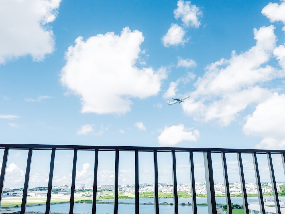 クラブフロア按司/ツイン/エアポートビュー 客室25 | 琉球温泉瀬長島ホテル