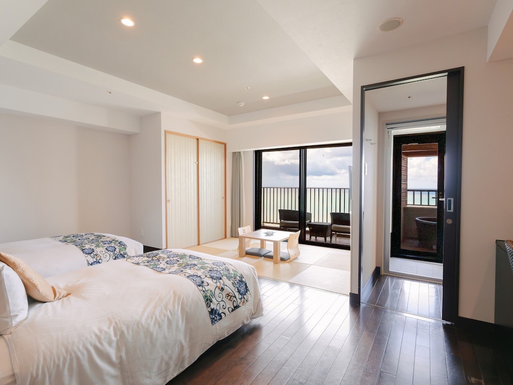 温泉露天風呂付/デラックス和洋室/オーシャンビュー | 琉球温泉瀬長島ホテル