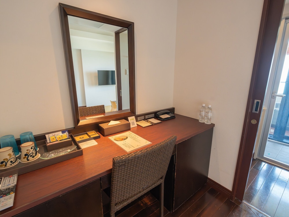 温泉露天風呂付/和洋室/オーシャンビュー 客室10 | 琉球温泉瀬長島ホテル