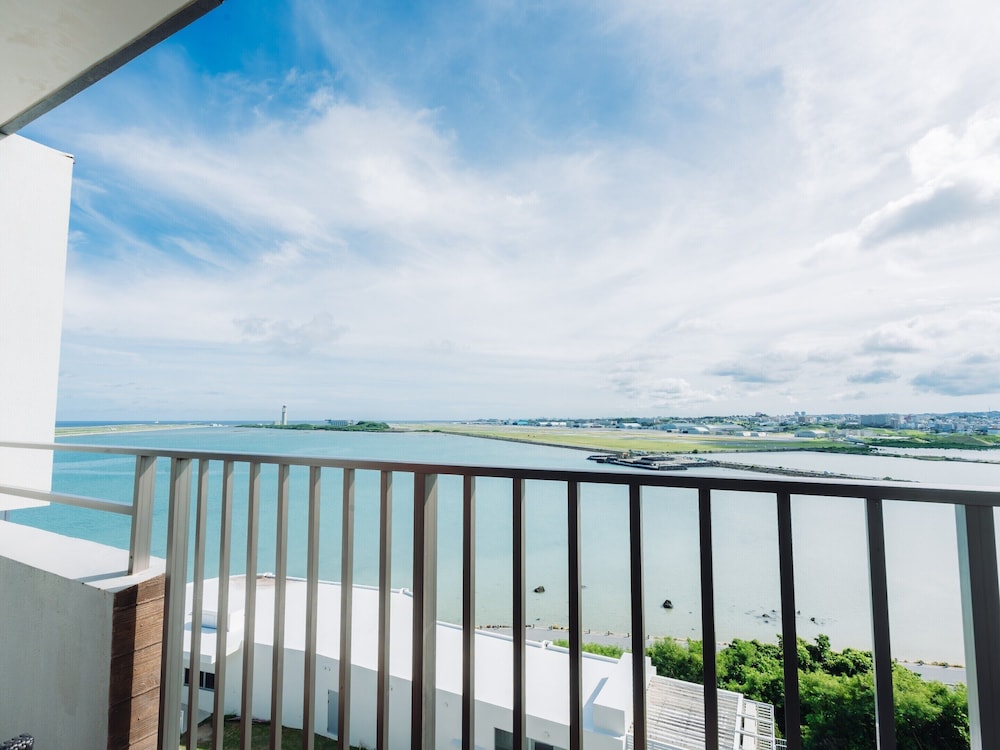 スタンダードツイン/エアポートビュー 客室16 | 琉球温泉瀬長島ホテル