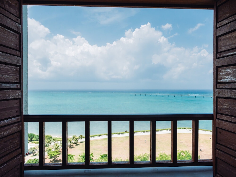 クラブフロア按司/温泉露天風呂/ツイン/オーシャンビュー 客室5 | 琉球温泉瀬長島ホテル