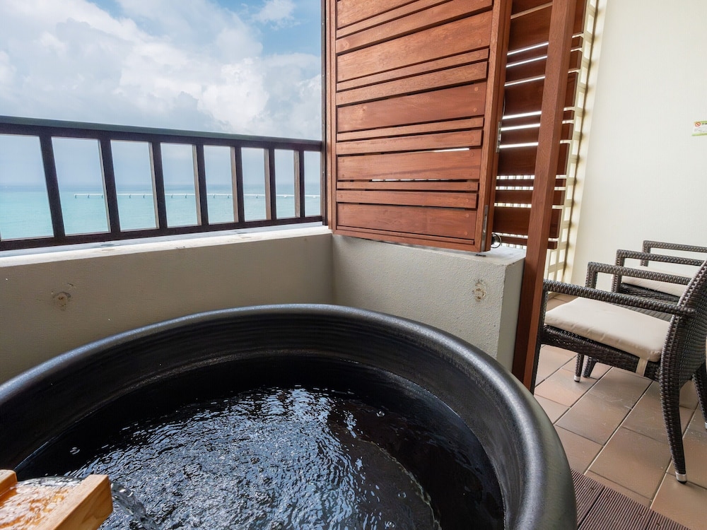 温泉露天風呂付/和洋室/オーシャンビュー 客室19 | 琉球温泉瀬長島ホテル