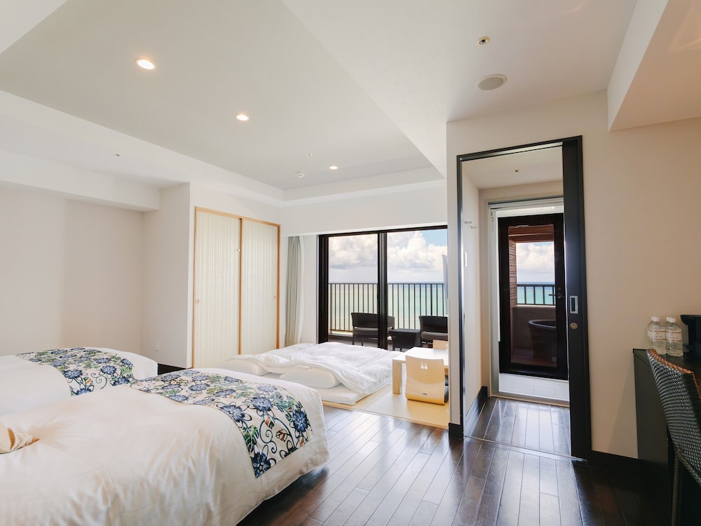 温泉露天風呂付/デラックス和洋室/オーシャンビュー 客室14 | 琉球温泉瀬長島ホテル