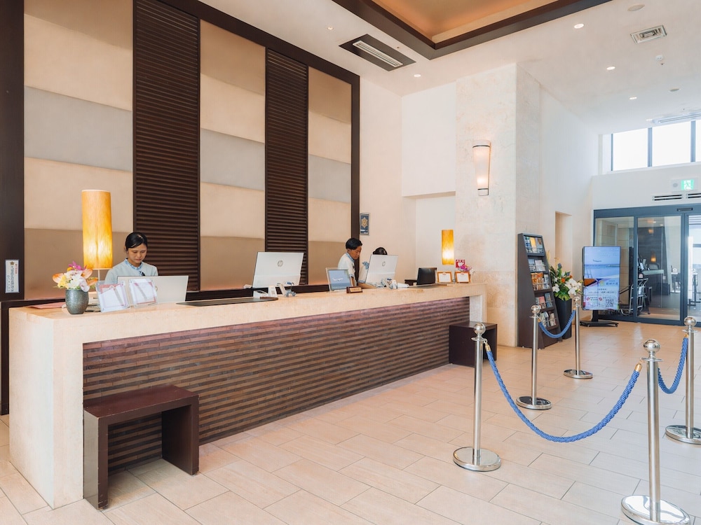 フロント1 | 琉球温泉瀬長島ホテル