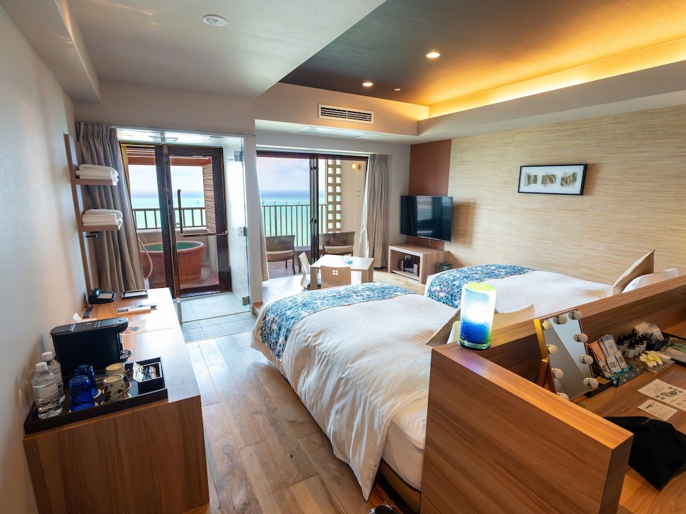 クラブフロア按司/温泉露天風呂/ツイン/オーシャンビュー 客室1 | 琉球温泉瀬長島ホテル