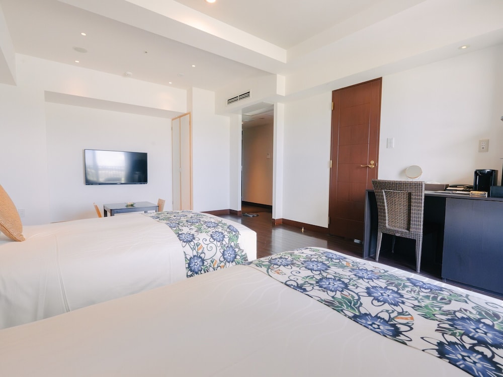 温泉露天風呂付/デラックス和洋室/エアポートビュー 客室10 | 琉球温泉瀬長島ホテル