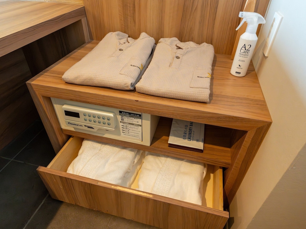 クラブフロア按司/温泉露天風呂/ツイン/オーシャンビュー 客室18 | 琉球温泉瀬長島ホテル