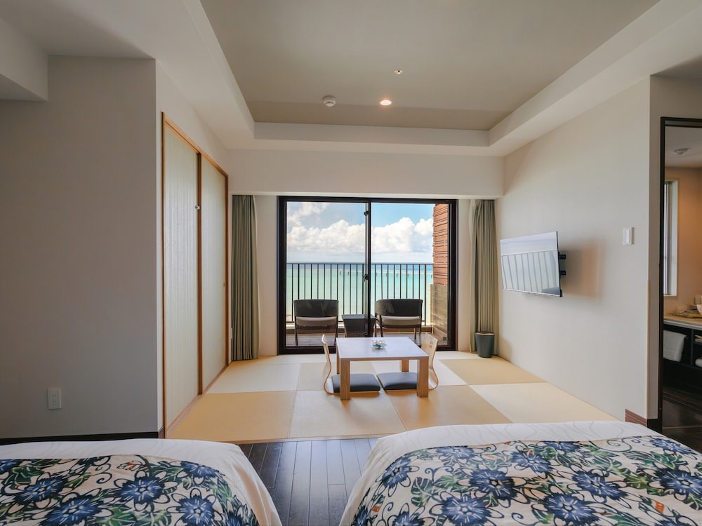 温泉露天風呂付/デラックス和洋室/オーシャンビュー 客室2 | 琉球温泉瀬長島ホテル