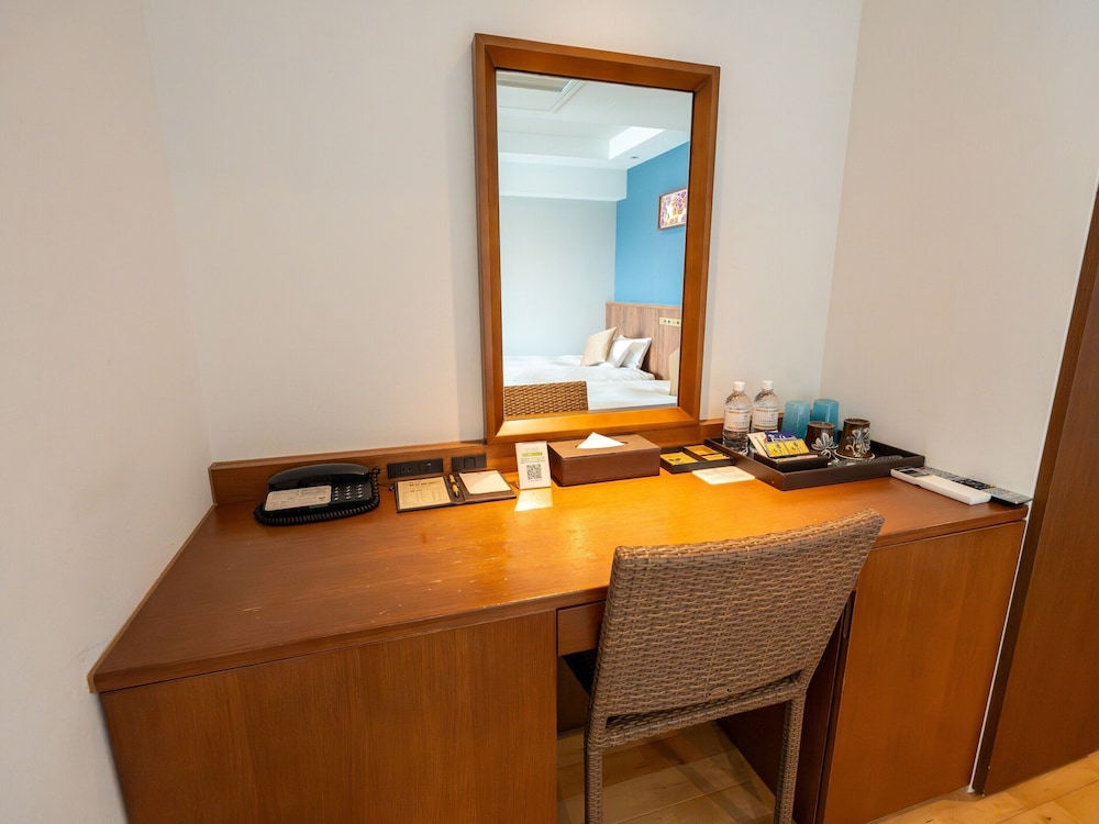 スタンダードツイン/エアポートビュー 客室13 | 琉球温泉瀬長島ホテル