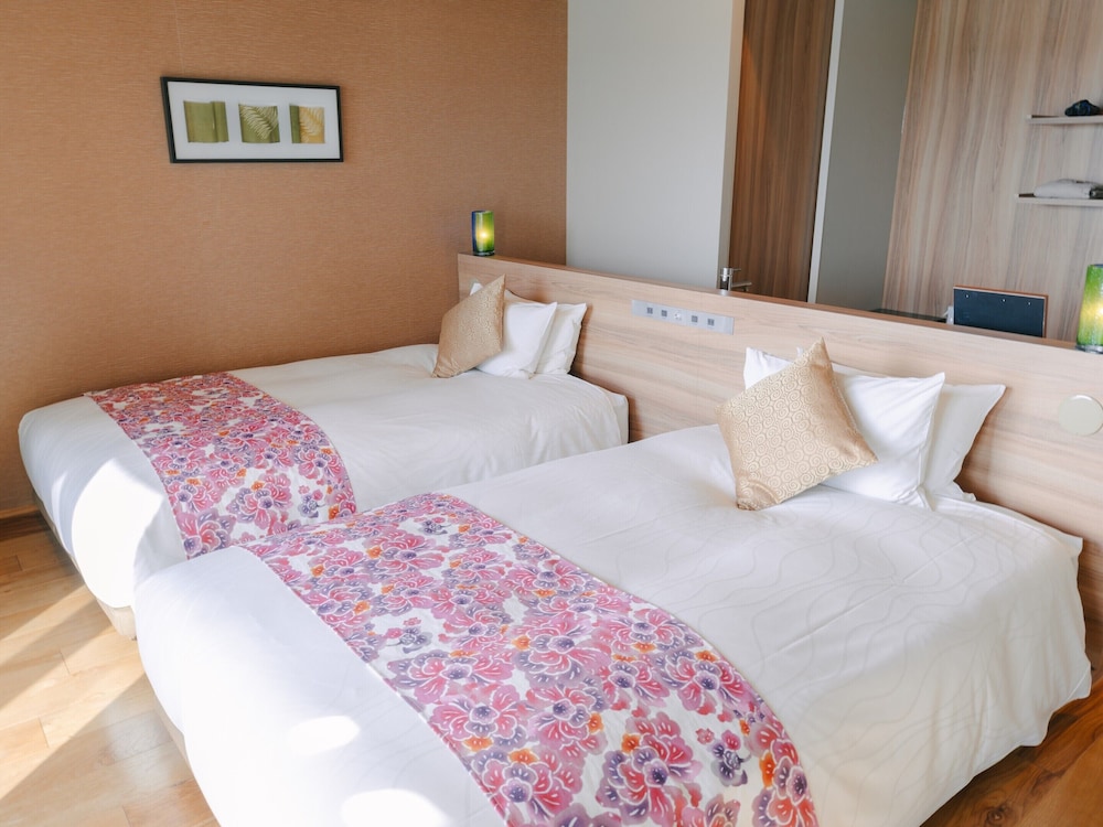 クラブフロア按司/ツイン/エアポートビュー 客室16 | 琉球温泉瀬長島ホテル