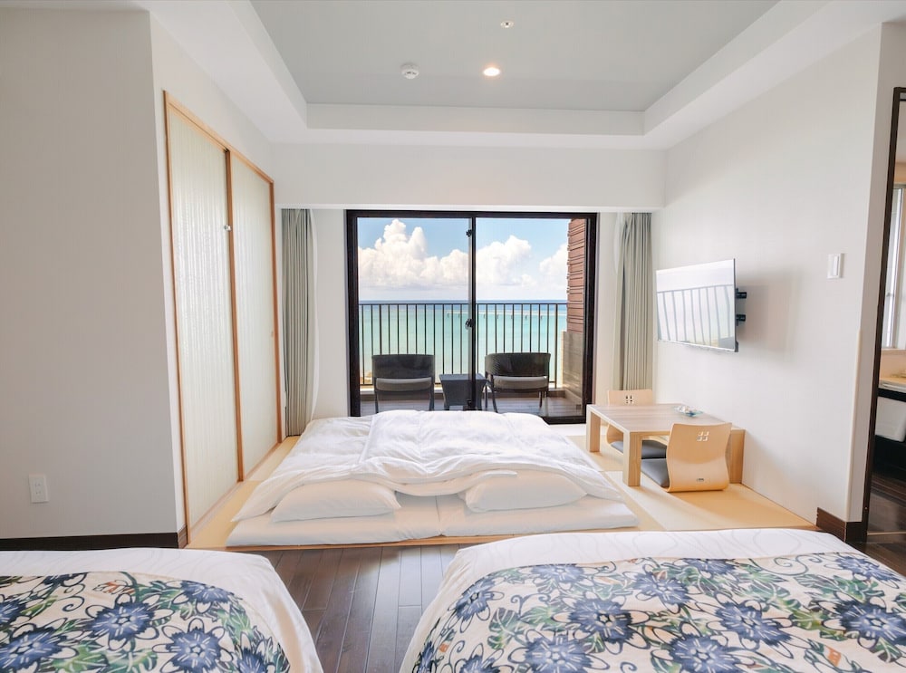 温泉露天風呂付/デラックス和洋室/オーシャンビュー 客室12 | 琉球温泉瀬長島ホテル