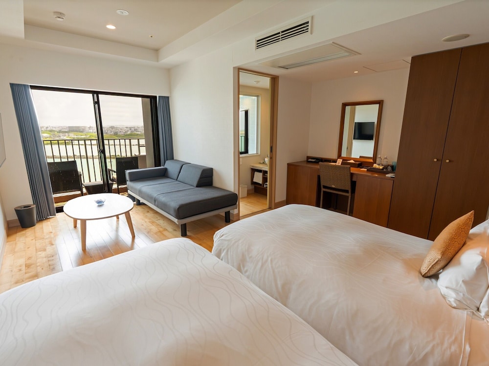 スタンダードツイン/エアポートビュー 客室14 | 琉球温泉瀬長島ホテル