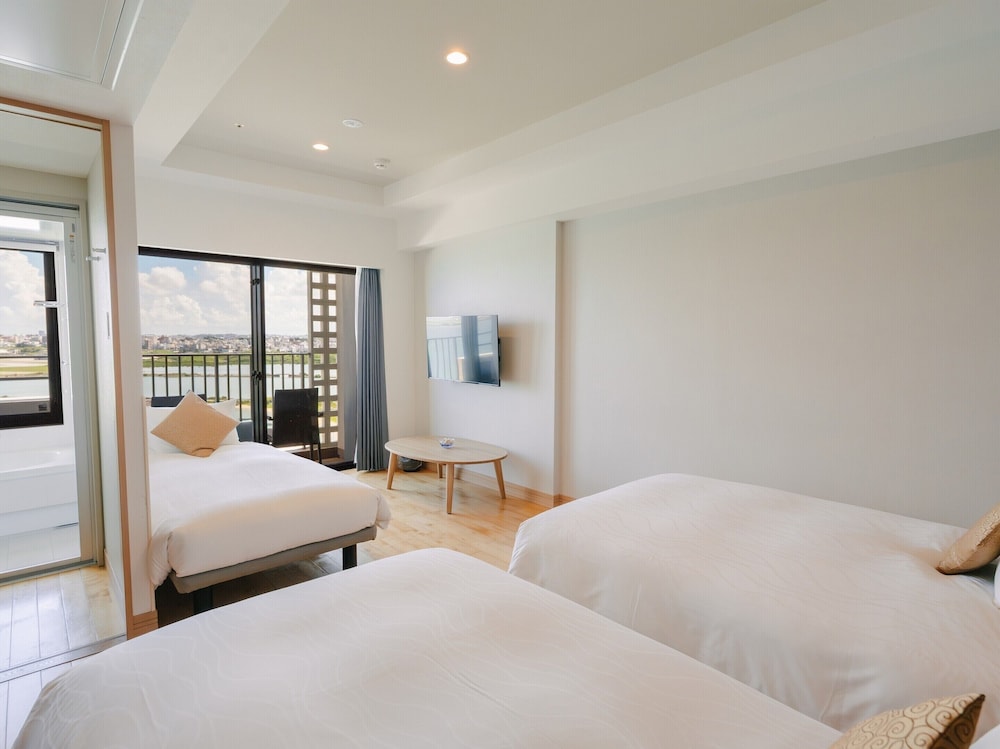 スタンダードツイン/エアポートビュー 客室5 | 琉球温泉瀬長島ホテル