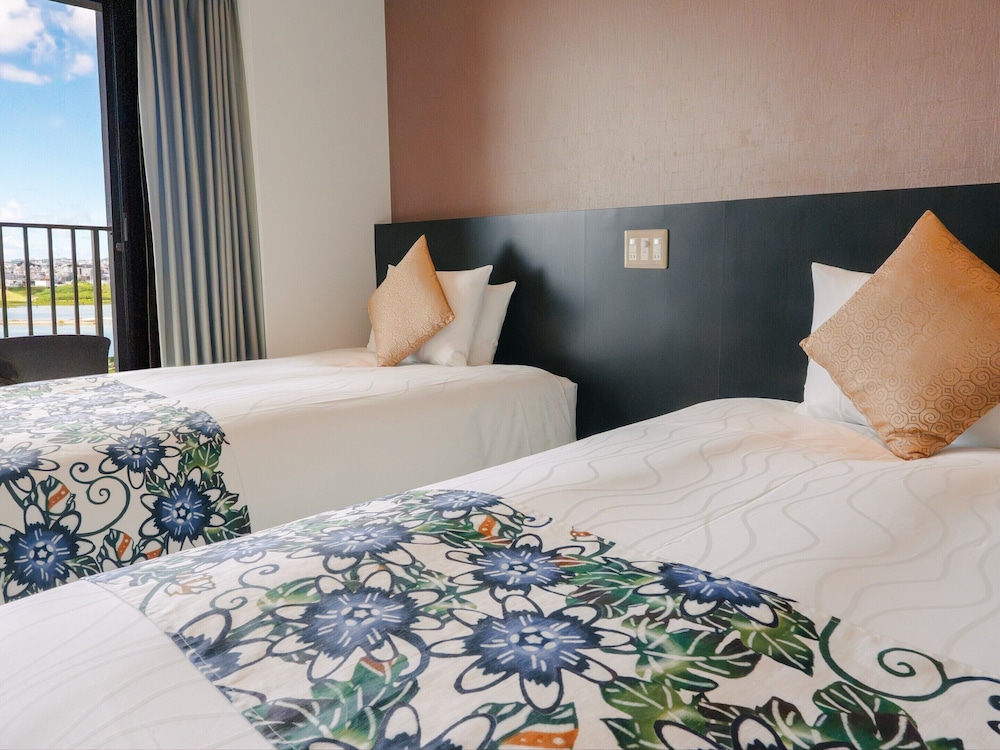 温泉露天風呂付/デラックス和洋室/エアポートビュー 客室5 | 琉球温泉瀬長島ホテル