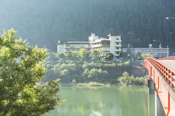 白峰温泉 ホテル八鵬