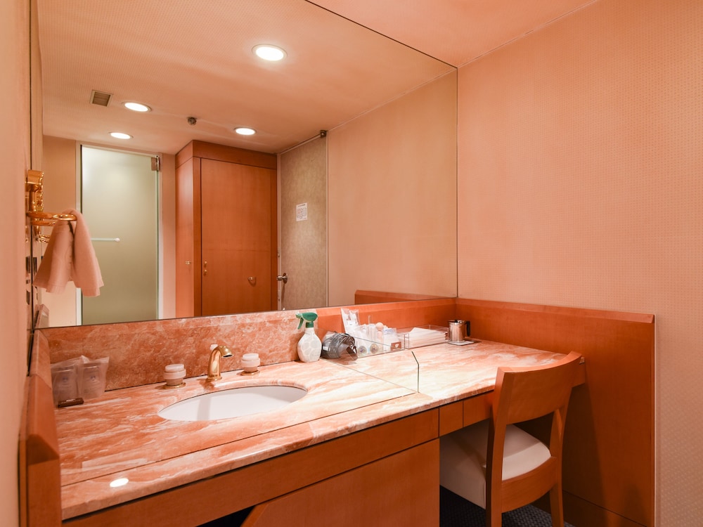 デラックスツインルーム禁煙 リバービュー シングルベッド2台+エキストラベッド1台 バスルームのシンク0 | 群馬ロイヤルホテル