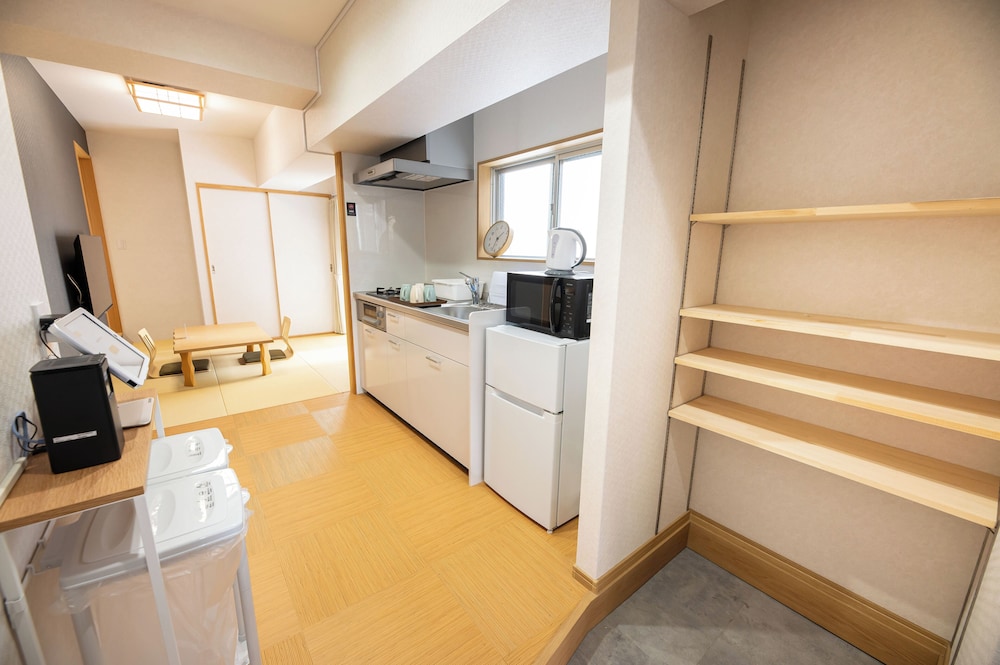 ベーシック ツインルーム 専用キッチン4 | YASAKA HOTEL