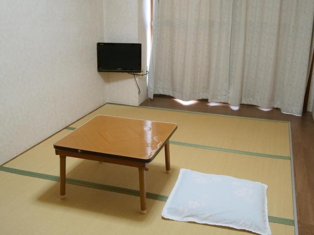 トリプルルーム 禁煙 パーシャルシービュー 内装1 | 神戸ゲストハウス - ホステル