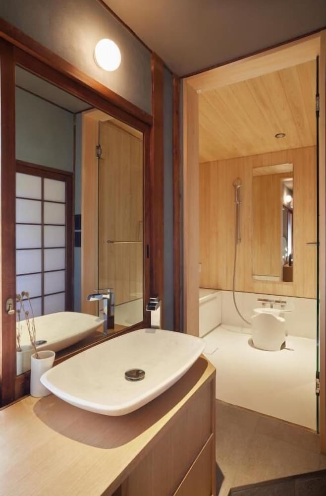 エグゼクティブ トリプルルーム バスルーム0 | 寧々の道別邸 Kazeno Heritage (旧 : HOTEL VMG RESORT KYOTO 寧々棟)