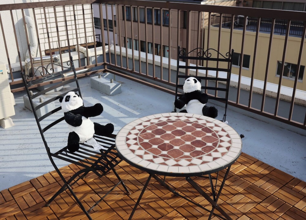 ファミリー アパートメント シティビュー 屋外ダイニングエリア0 | Panda Stay - Asakusa 5 mins Walk & Skytree Apt