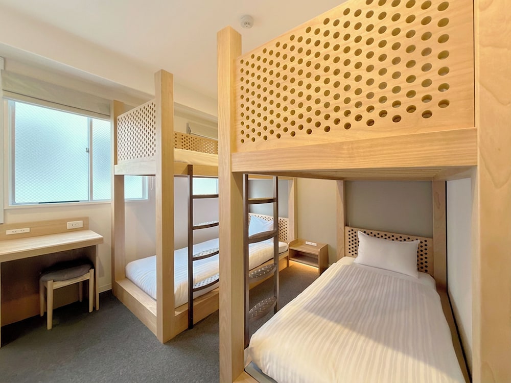 エコノミー 4 人部屋 | CHECK inn Osaka Shin-Sekai