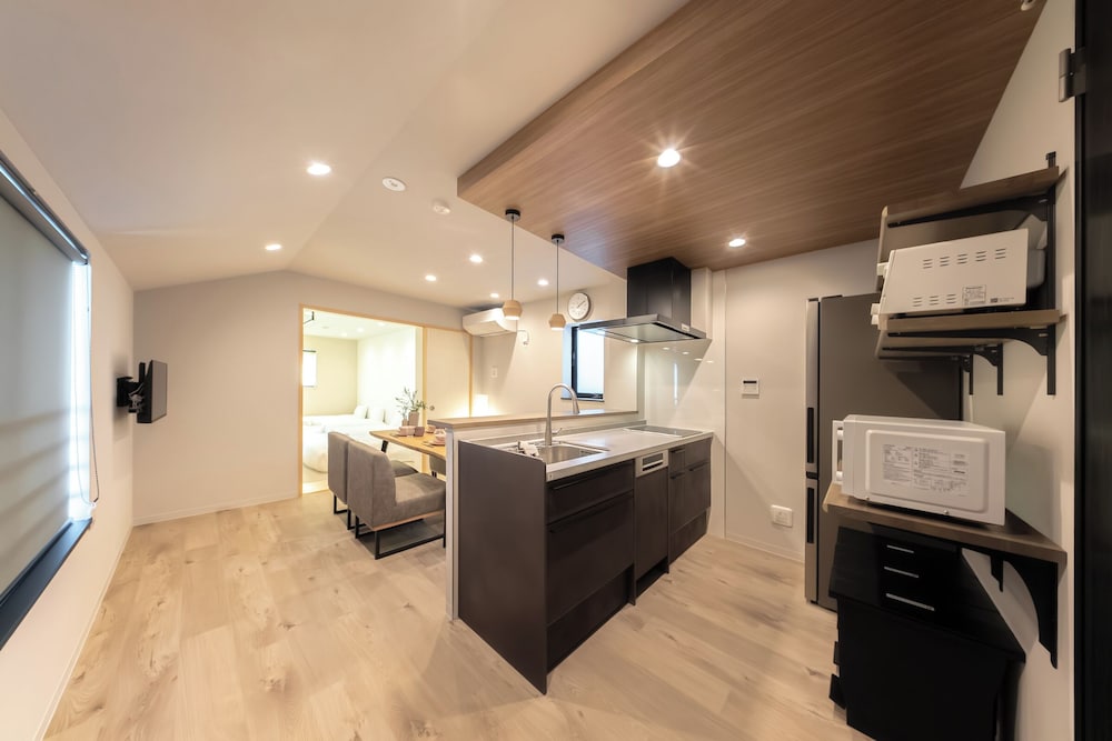 アパートメント ベッド (複数台) シティビュー 客室内のダイニングエリア3 | Hotel Bokusyusou Tokyo