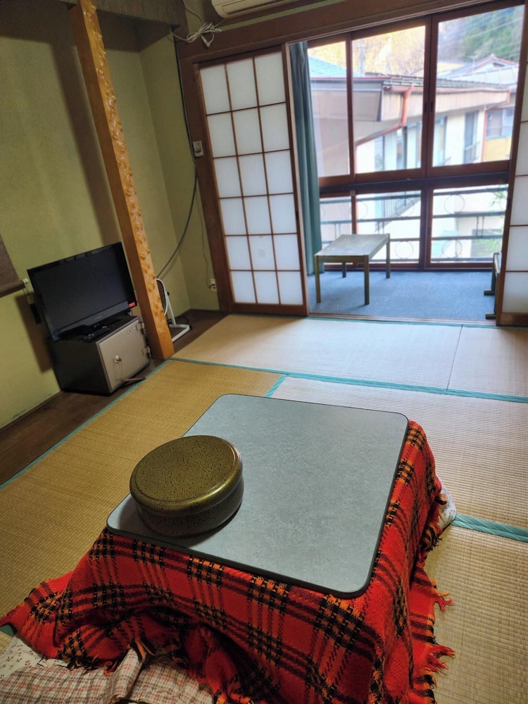 4 人部屋 禁煙 内装1 | 老神温泉 石亭