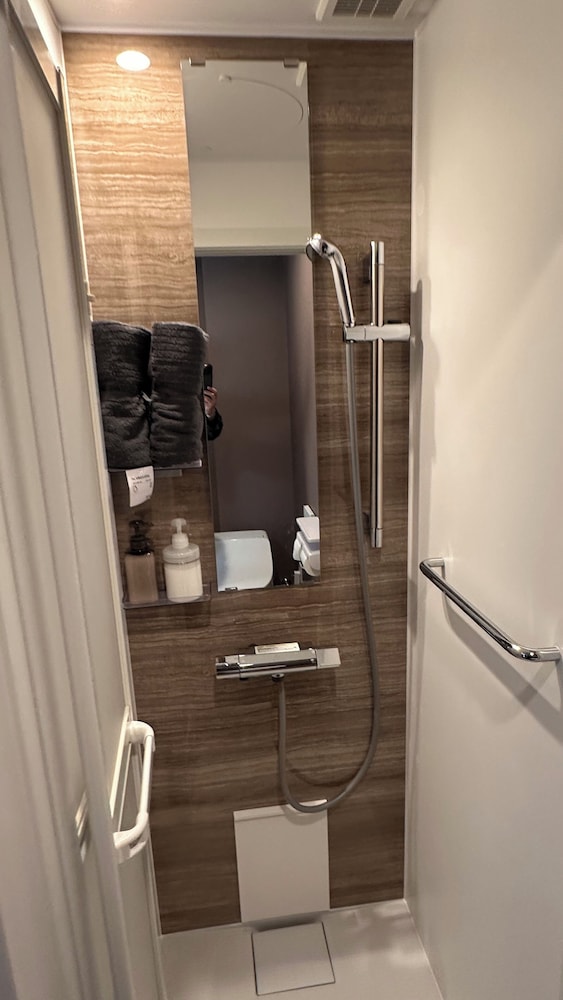 スーペリア 4 人部屋 シティビュー バスルーム0 | WINN hotel