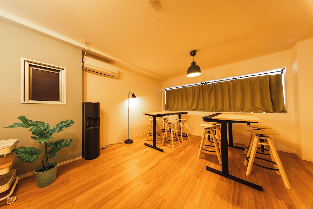 アパートメント 客室内のダイニングエリア2 | KANDA URBAN SUITES